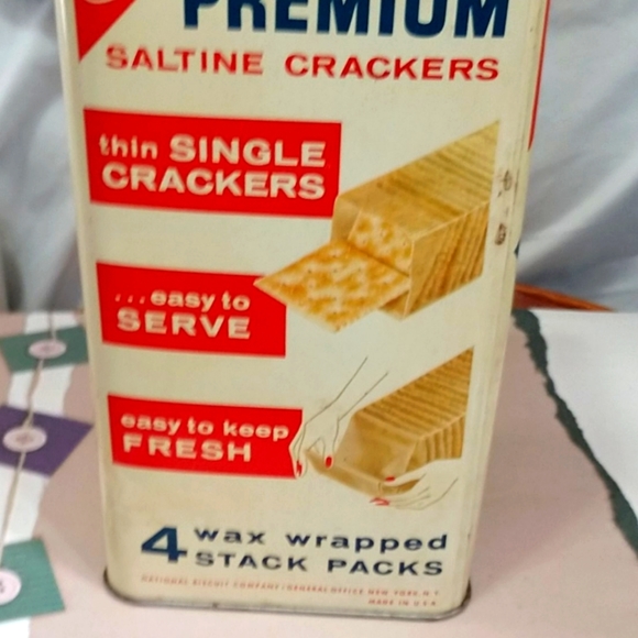 ❌❌Sold❌❌Metal Canister Nabisco Premium Saltine Crackers Tin Box Vintage 1969 - Picture 5 of 12